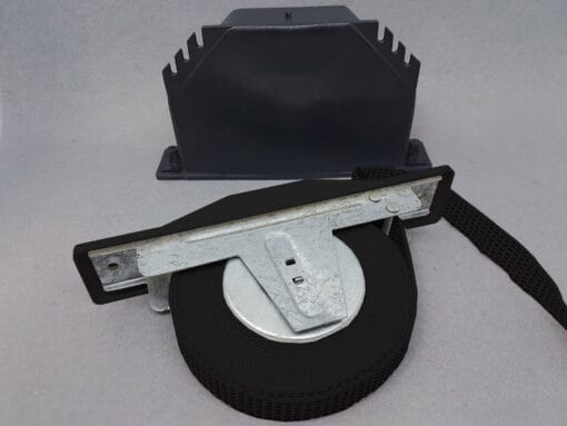 RECOGEDOR CINTA DE PERSIANA NEGRO CON CINTA NEGRA PARA VENTANA DE ALUMINIO (1 UNIDAD) - Imagen 2